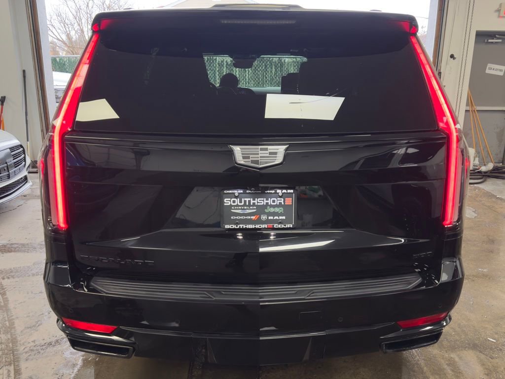 Used 2022 Cadillac Escalade Sport Platinum w/ LPO, ONYX Package image 6