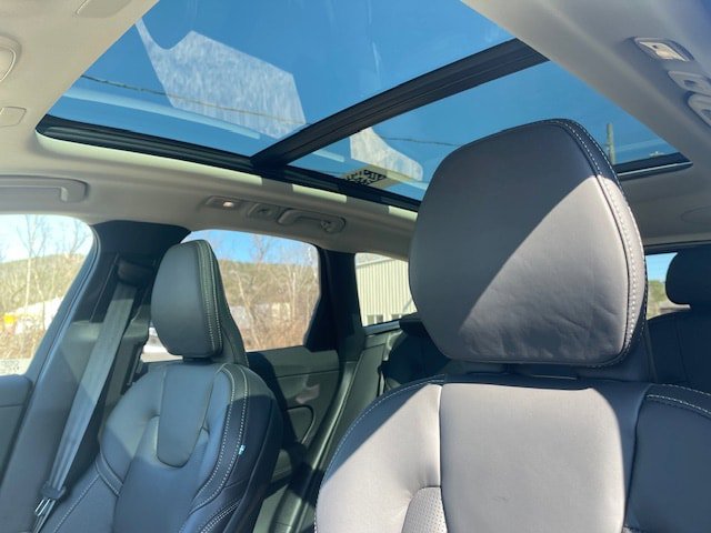 New 2026 Volvo XC60 B5 Ultra w/ Protection Package Premier AWD/4WD image 12