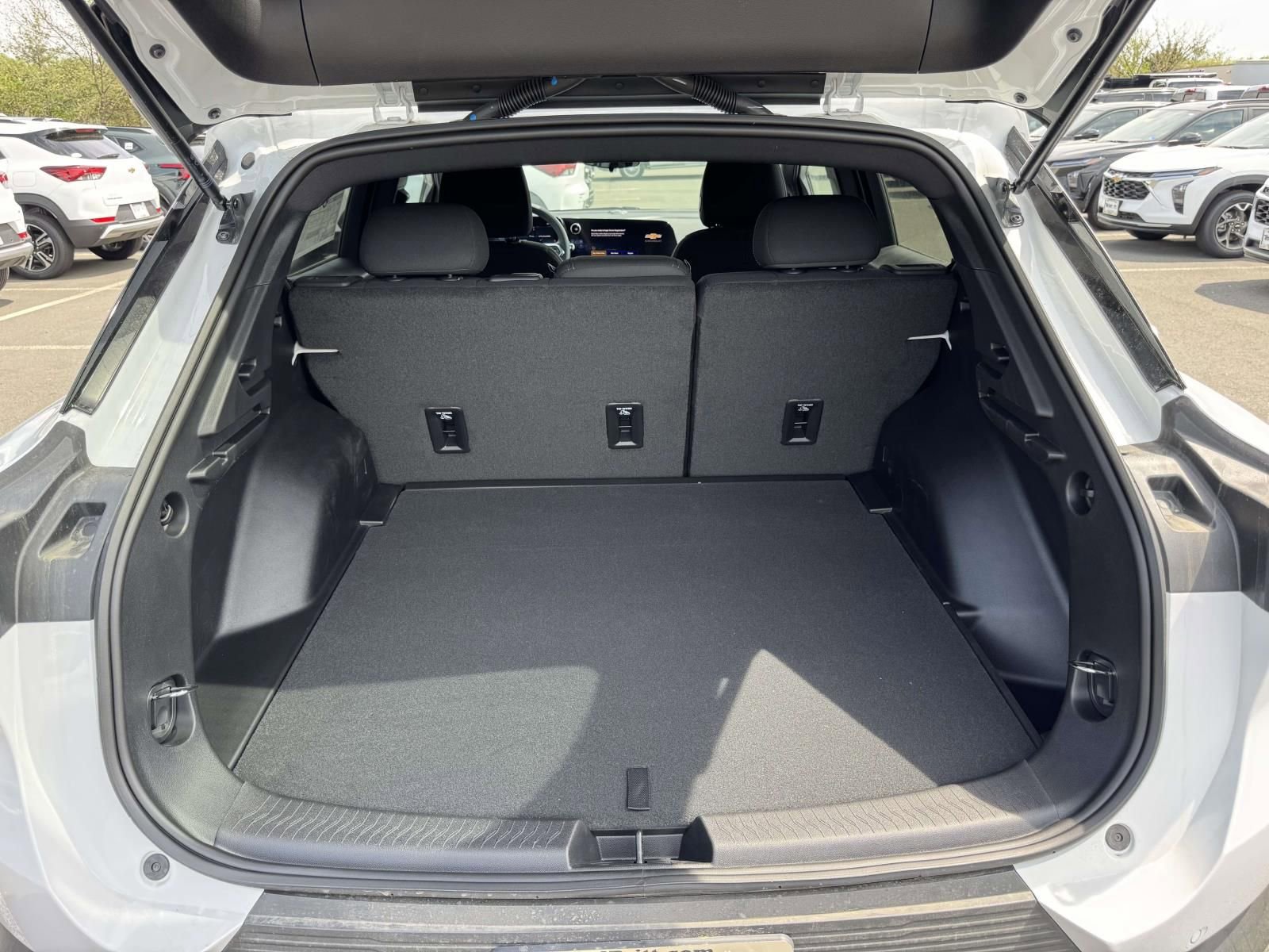 New 2026 Chevrolet Equinox EV LT image 26