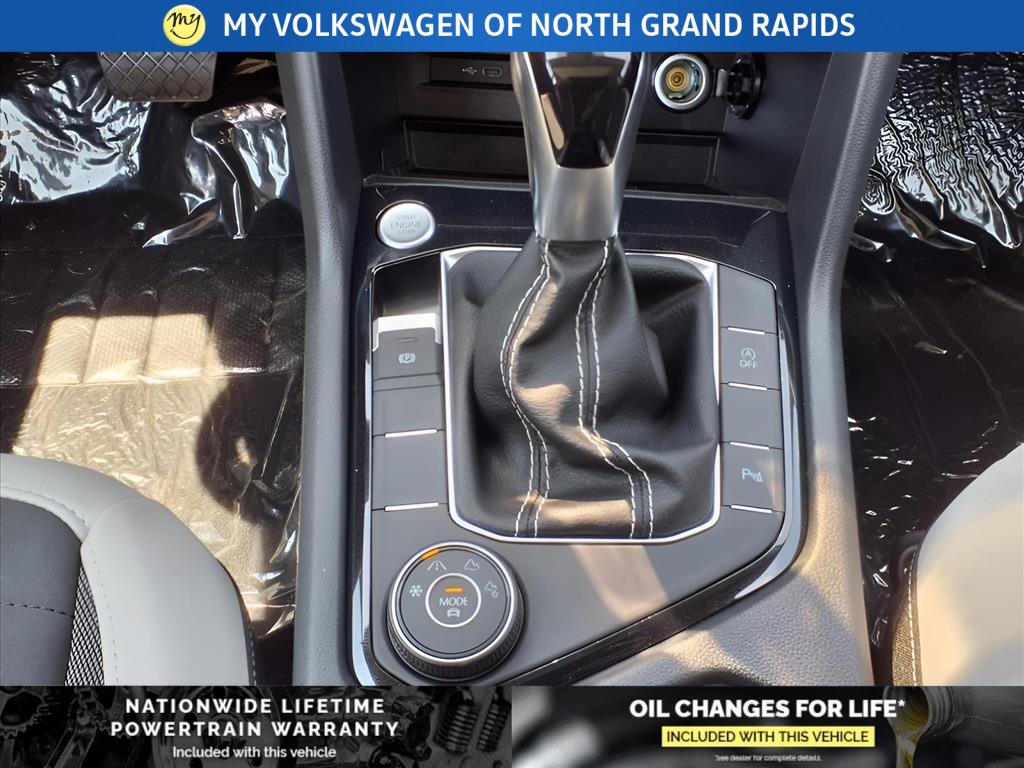 New 2025 Volkswagen Taos SE image 18