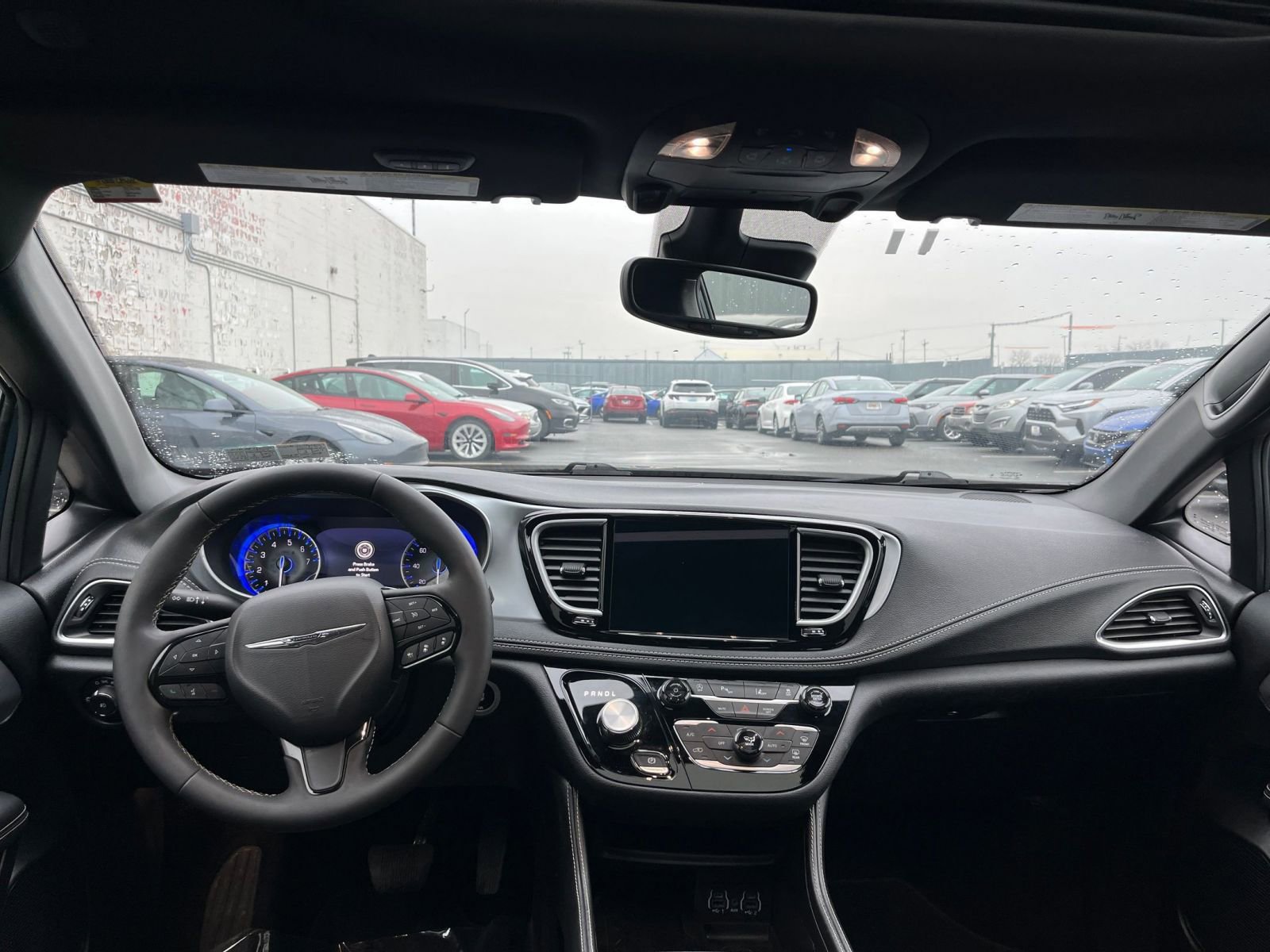 Used 2025 Chrysler Pacifica Limited image 37