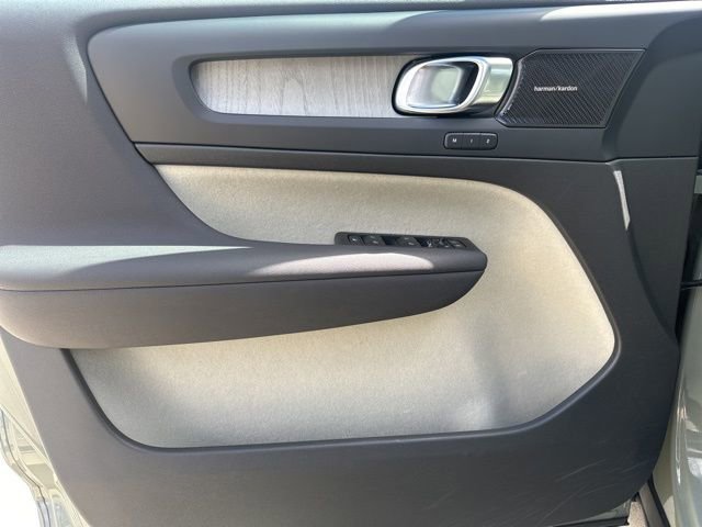 Certified 2023 Volvo XC40 B5 Ultimate w/ Climate Package image 16