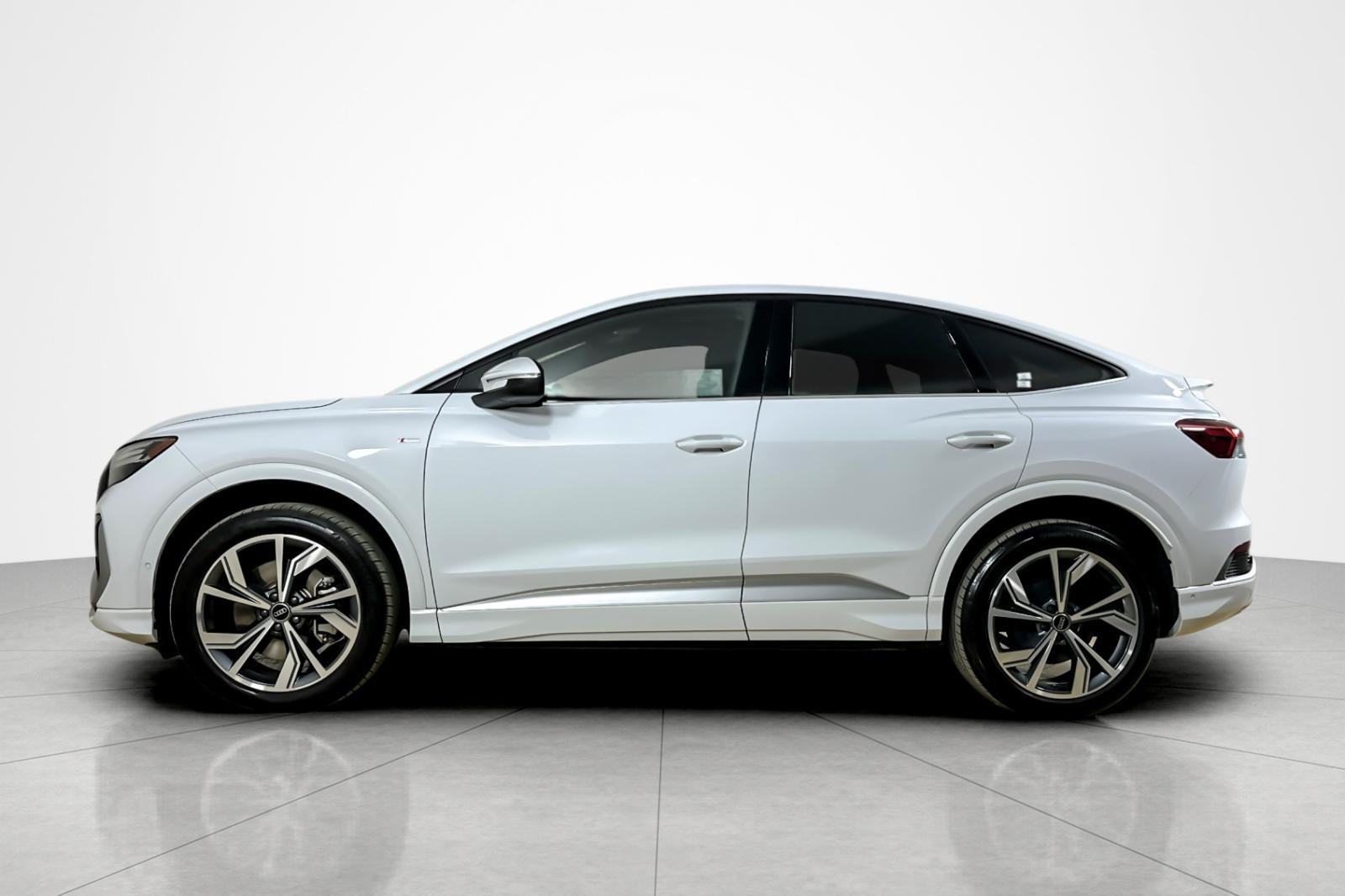 Certified 2023 Audi Q4 e-tron Prestige AWD/4WD image 2