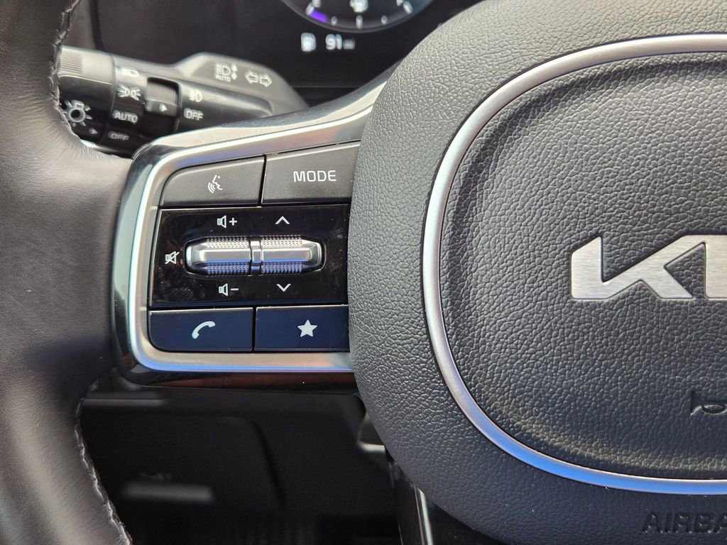 Used 2023 Kia Carnival SX image 22
