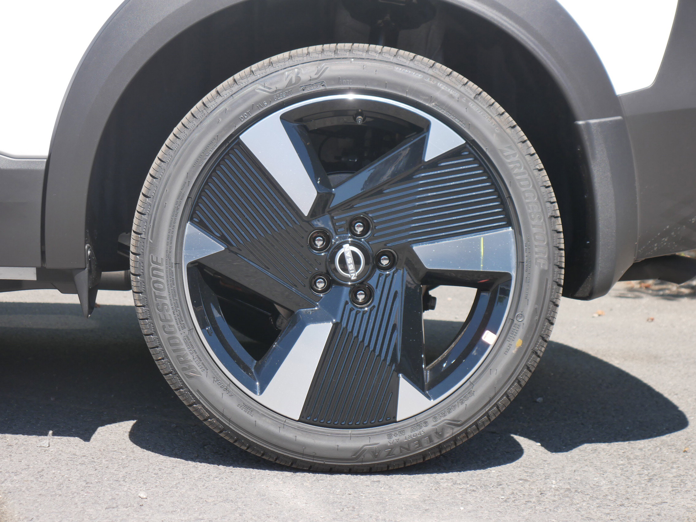 New 2025 Nissan Kicks SR w/ SR Premium Package image 16