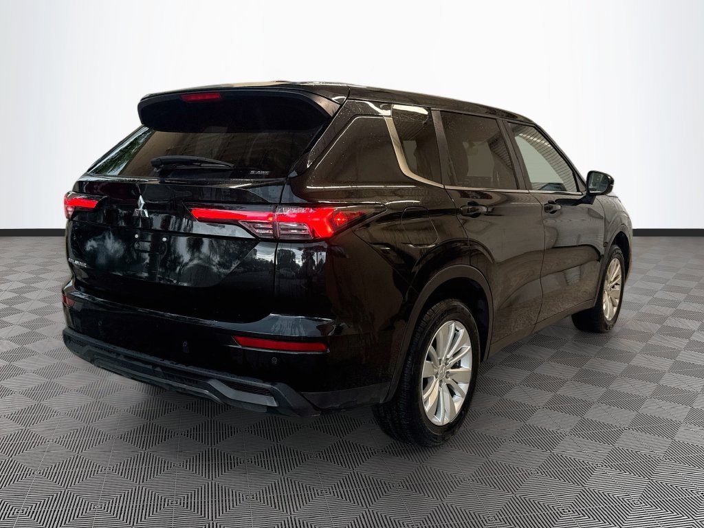 Used 2025 Mitsubishi Outlander ES AWD/4WD image 6