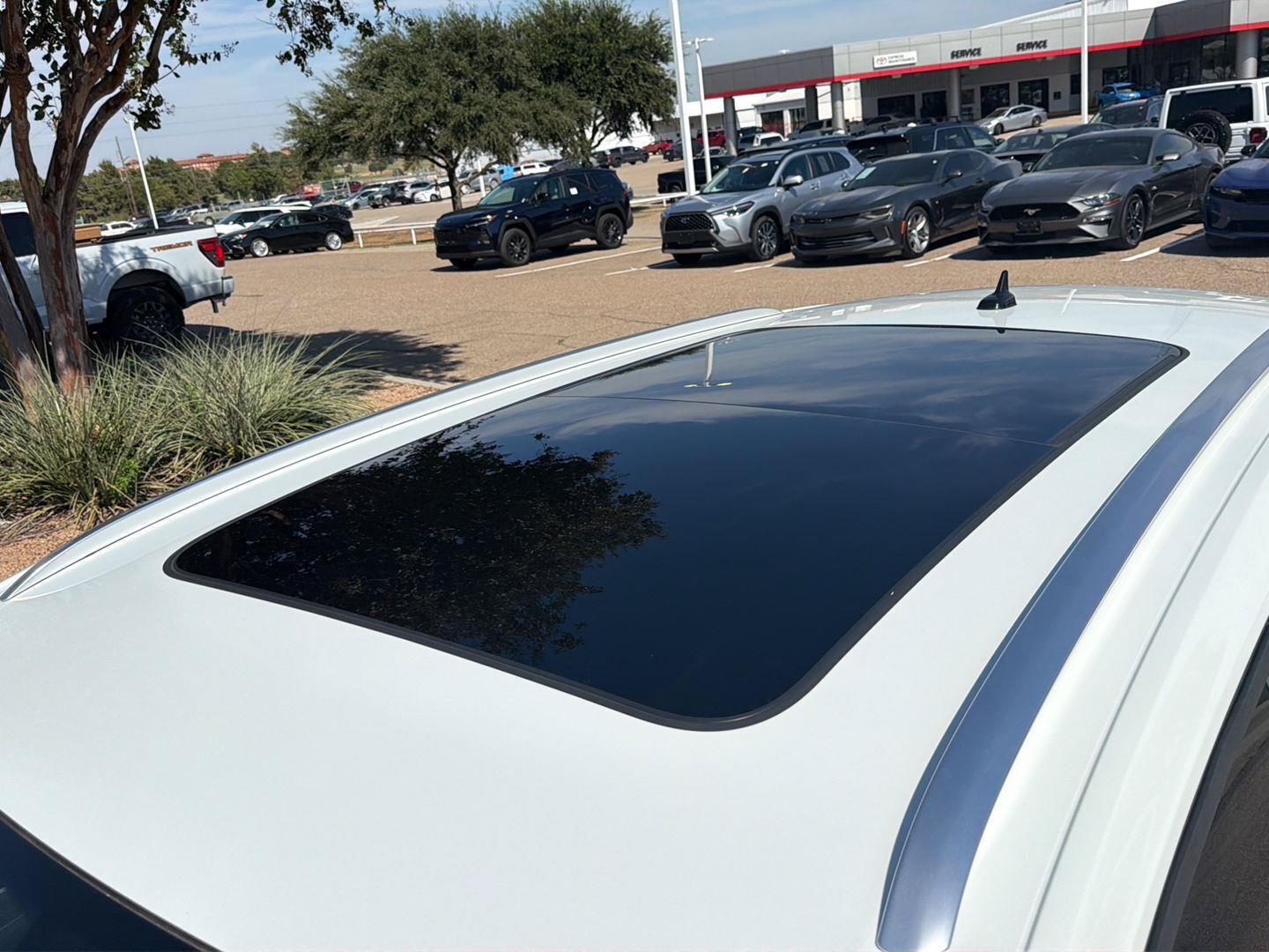 Used 2023 Volkswagen Atlas Cross Sport SE w/ Panoramic Sunroof Package FWD image 10