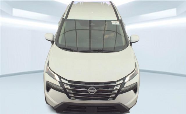 Used 2025 Nissan Rogue SV AWD/4WD image 2