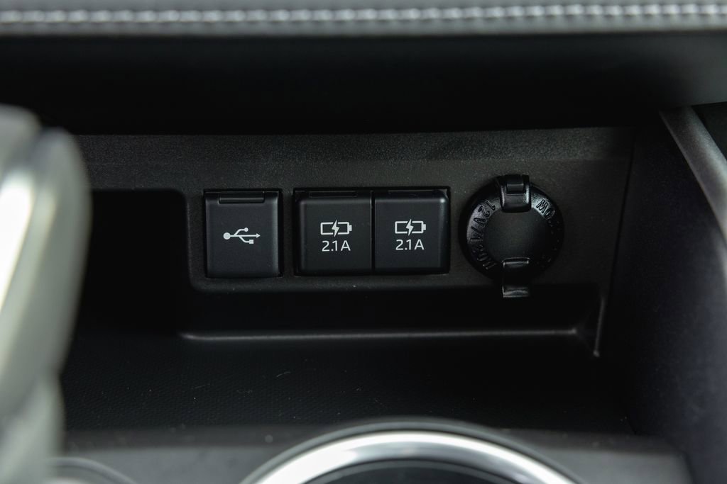 Certified 2021 Toyota Highlander XLE FWD image 22
