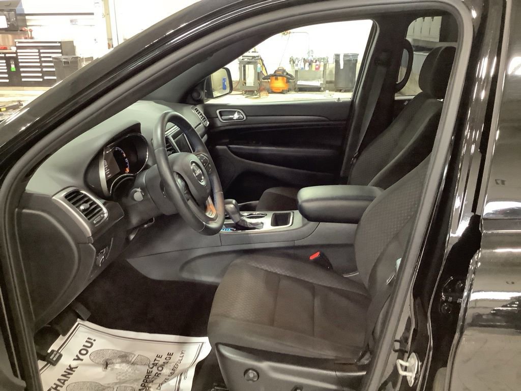 Used 2018 Jeep Grand Cherokee Laredo image 20