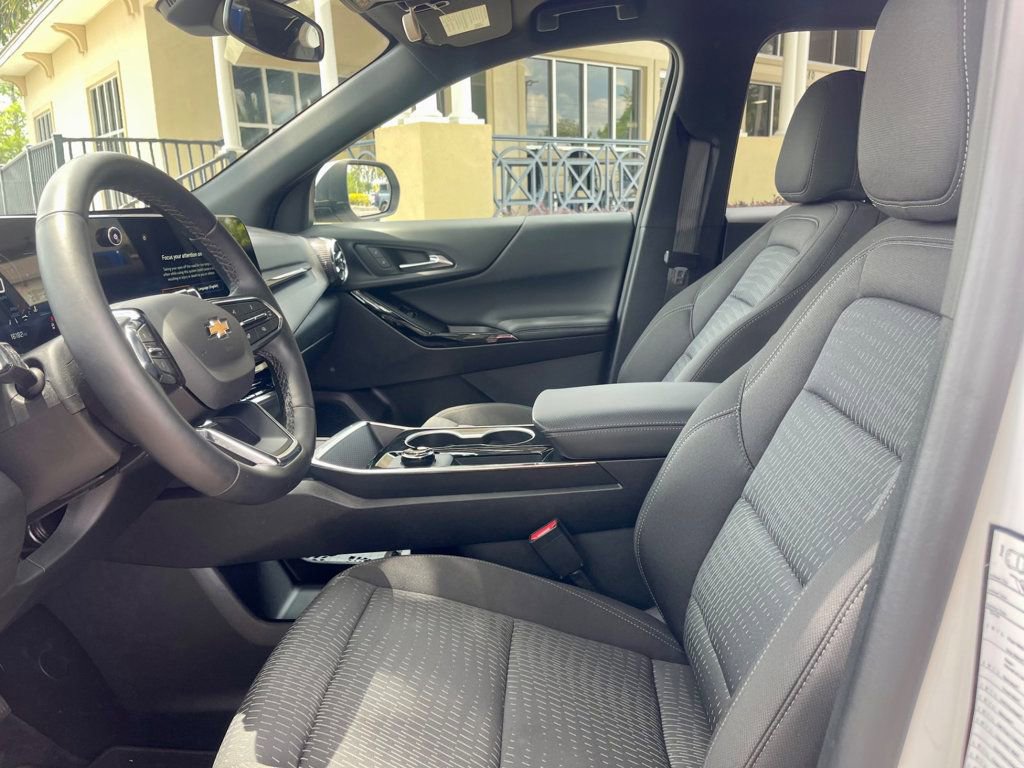 Used 2026 Chevrolet Equinox LT FWD image 10