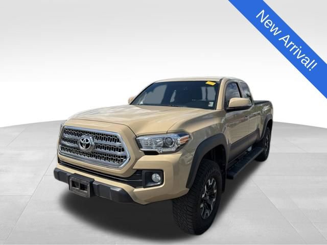 Used 2017 Toyota Tacoma TRD Off-Road w/ Premium & Technology Package AWD/4WD image 2