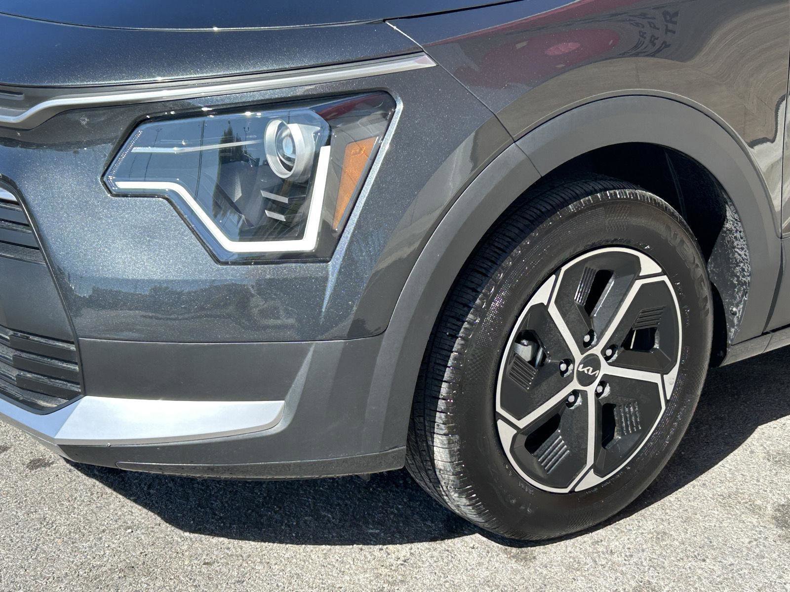 Used 2025 Kia Niro EX image 5