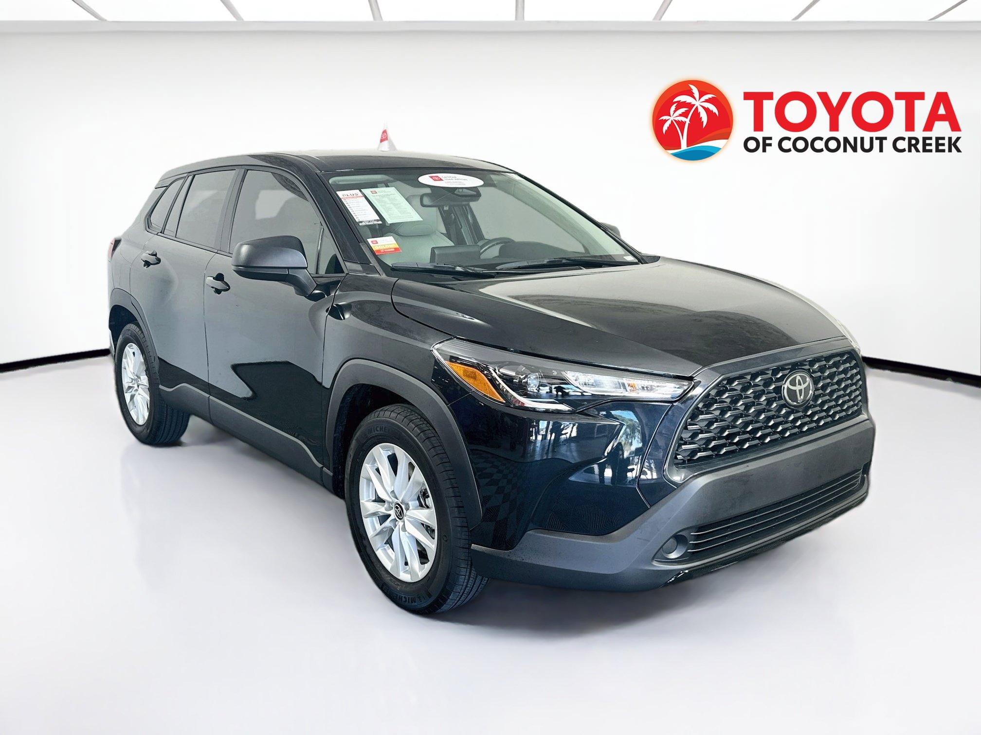Used 2025 Toyota Corolla Cross L FWD image 1