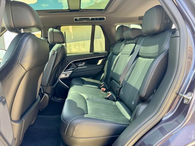 Certified 2025 Land Rover Range Rover SE AWD/4WD image 13