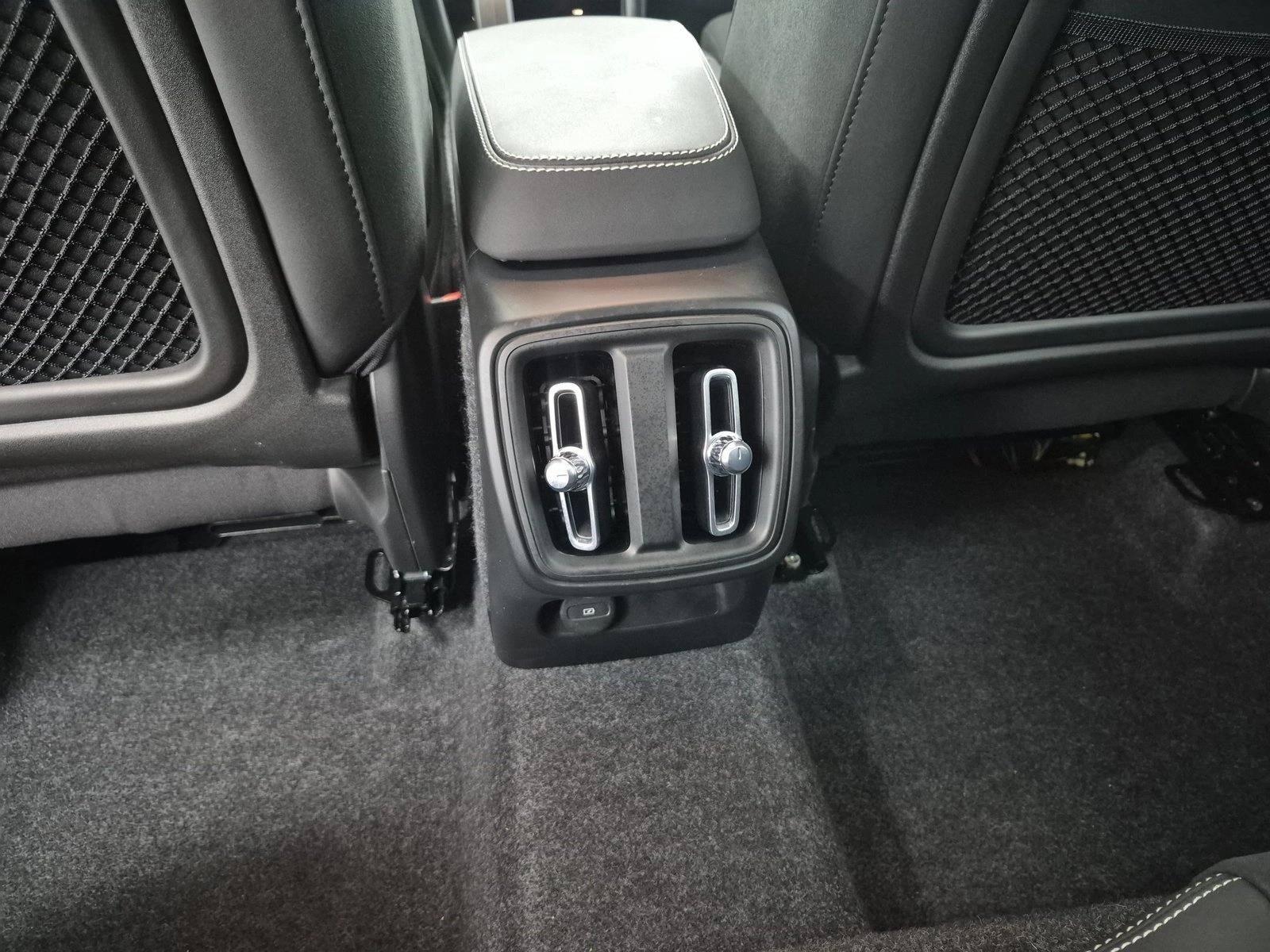 Used 2026 Volvo XC40 B5 Ultra AWD/4WD image 19