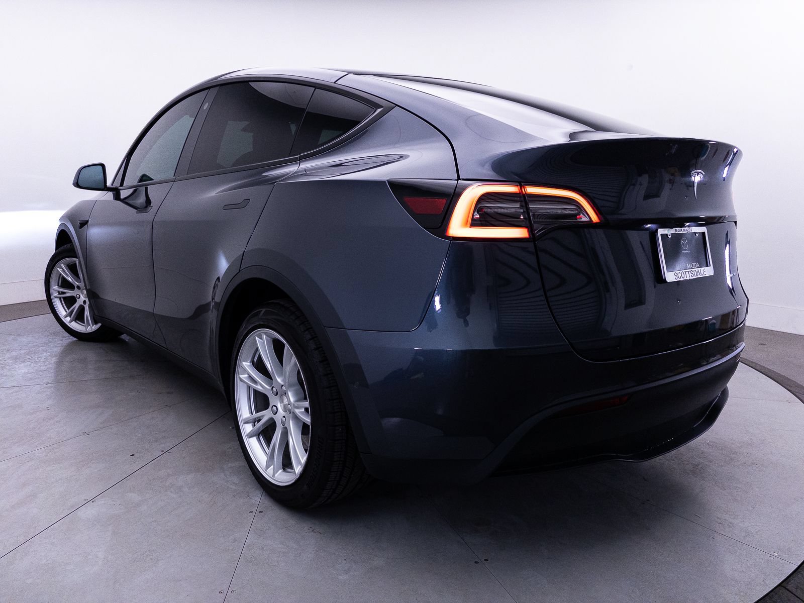 Used 2021 Tesla Model Y Long Range AWD/4WD image 2