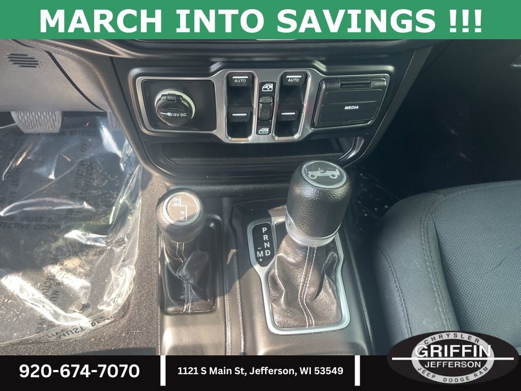 Used 2019 Jeep Wrangler Unlimited Sahara image 12