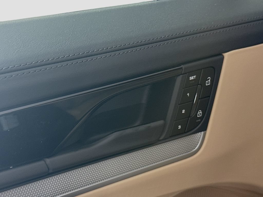 Certified 2026 Porsche Cayenne Coupe AWD/4WD image 19