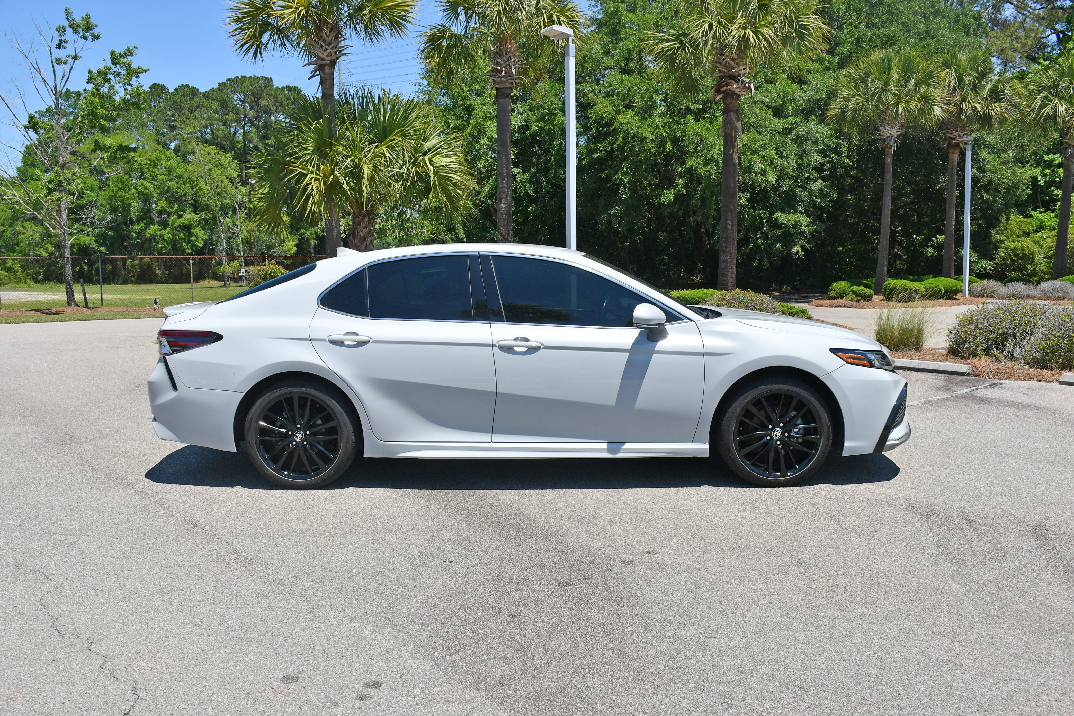 Used 2023 Toyota Camry XSE FWD image 2