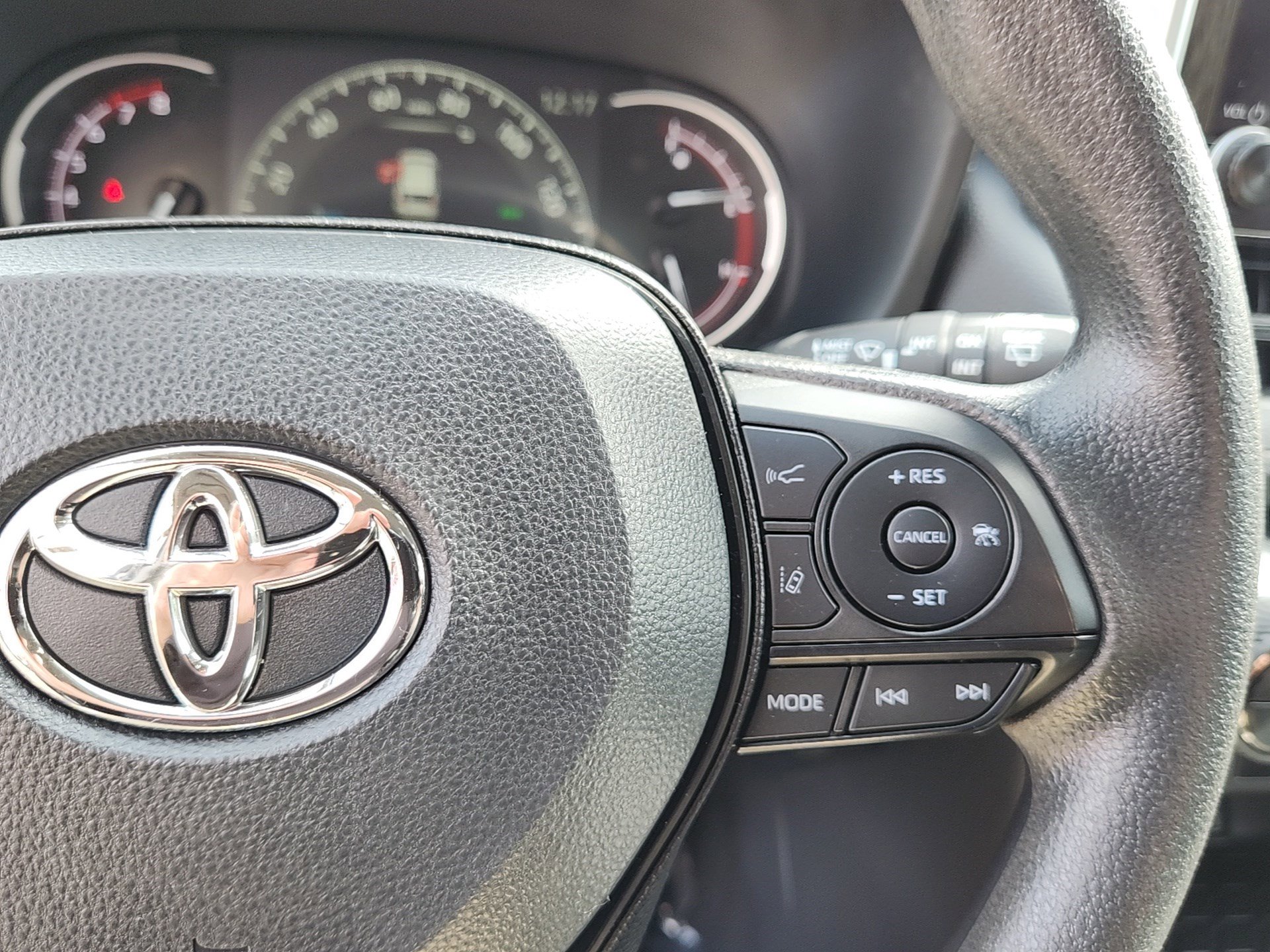 Certified 2025 Toyota RAV4 XLE AWD/4WD image 17