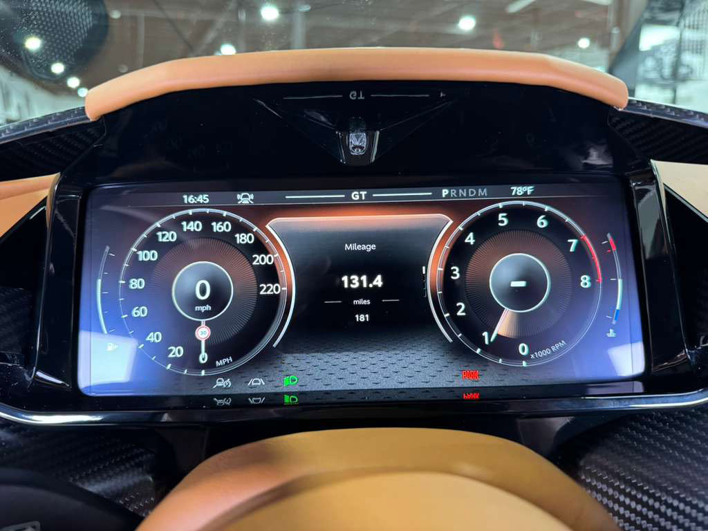 Used 2025 Aston Martin Vanquish image 14