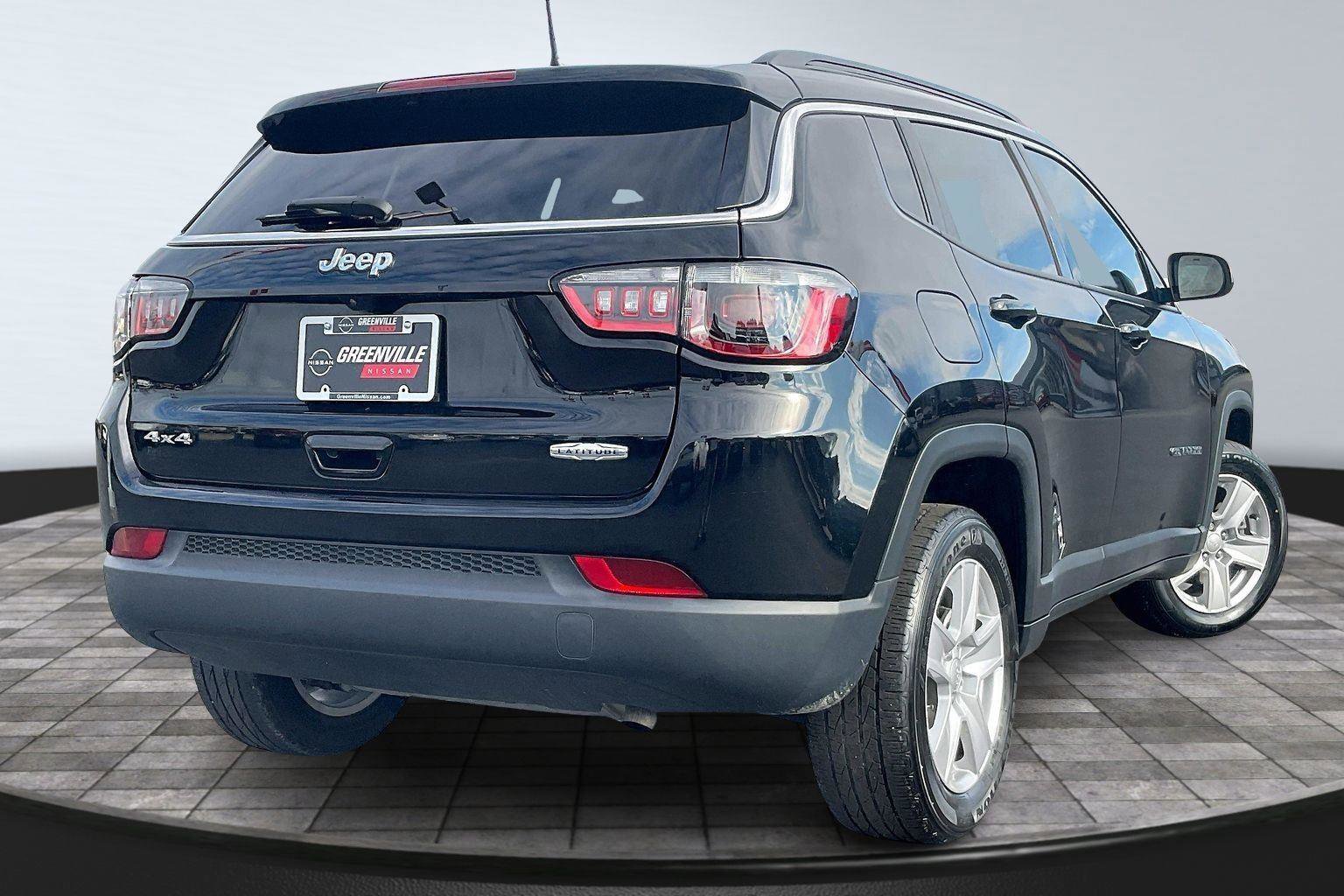 Used 2022 Jeep Compass Latitude image 14