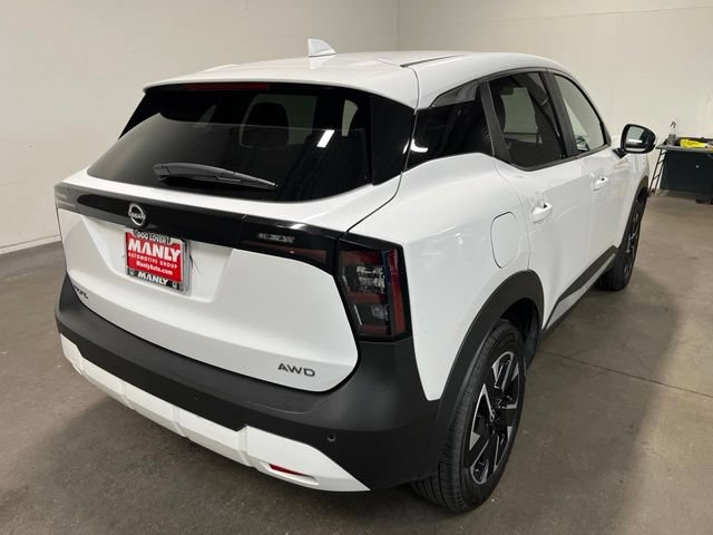 Used 2025 Nissan Kicks SV AWD/4WD image 3