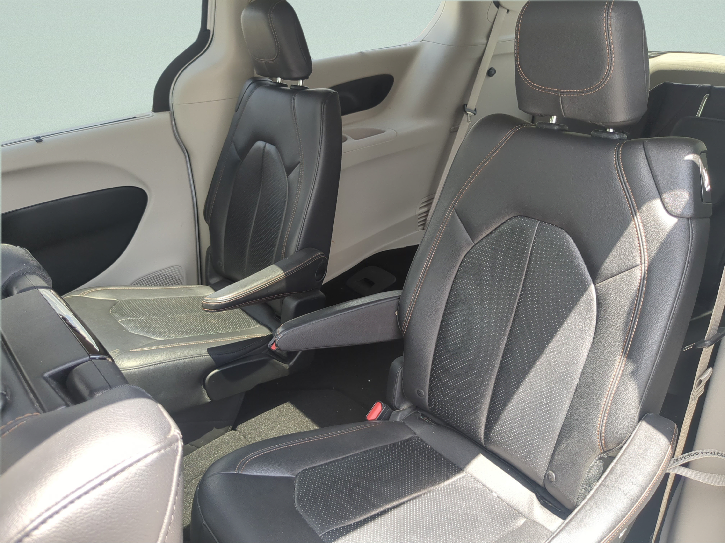 Used 2018 Chrysler Pacifica Touring-L Plus FWD image 8