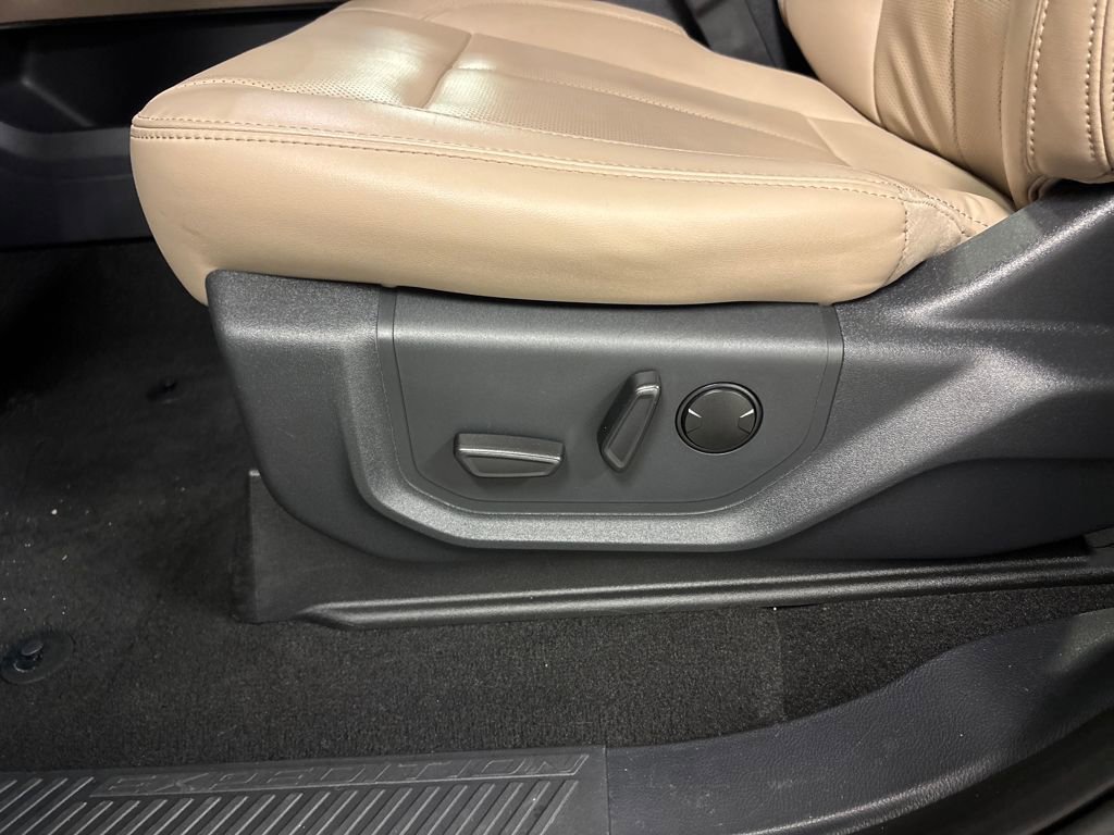 Used 2023 Ford Expedition XLT image 26