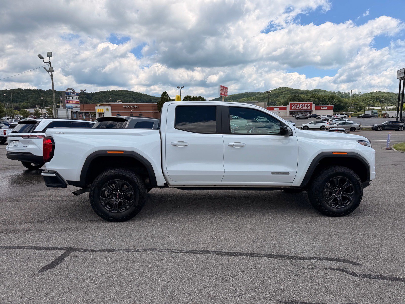Used 2025 GMC Canyon Elevation AWD/4WD image 7