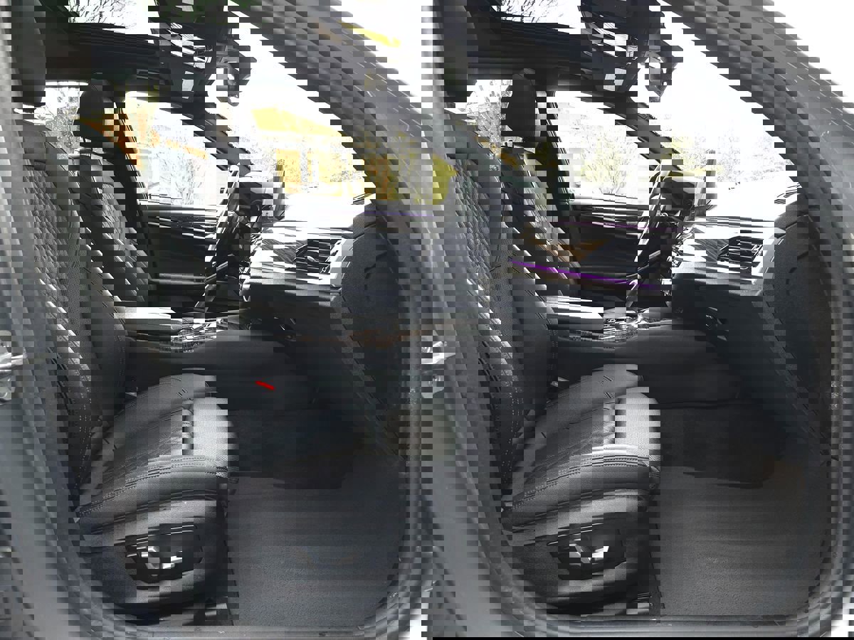 Used 2023 BMW 530e xDrive w/ Premium Package image 21