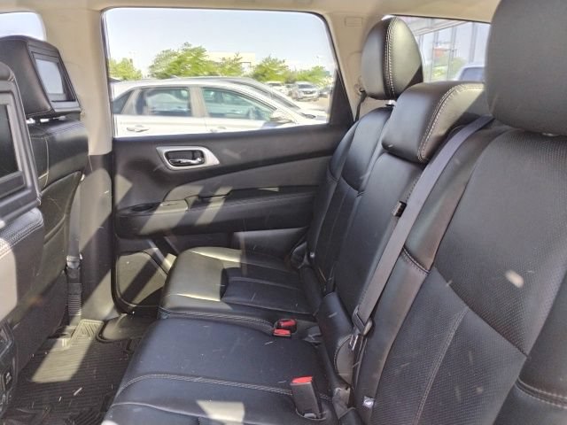 Used 2016 Nissan Pathfinder Platinum w/ Family Entertainment Package AWD/4WD image 12