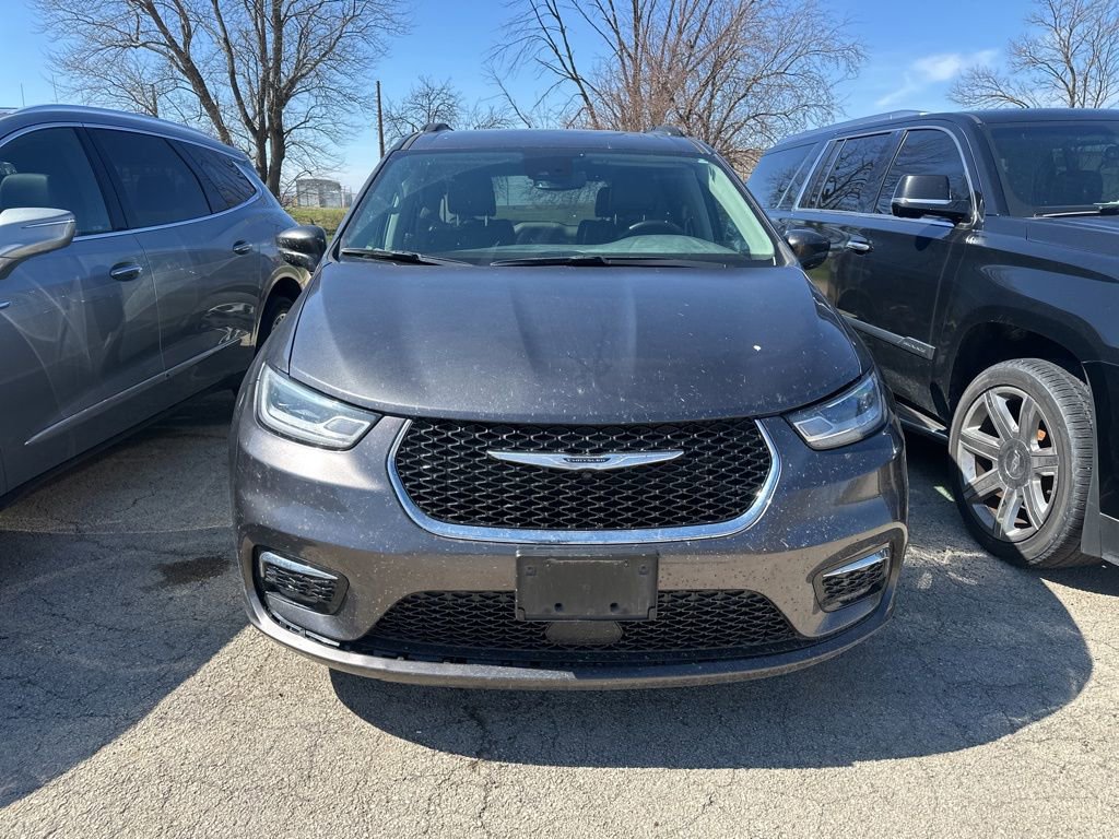 Used 2022 Chrysler Pacifica Touring-L image 14