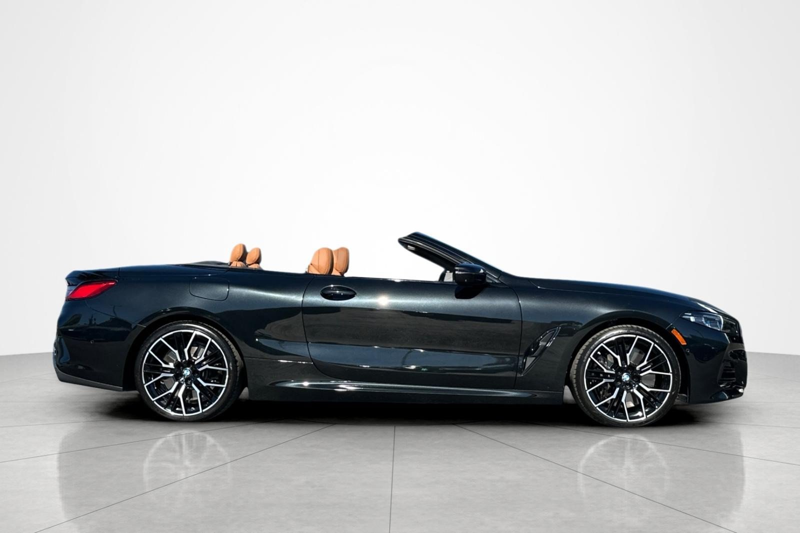 Used 2025 BMW 840i Convertible w/ M Sport Professional Package RWD image 6