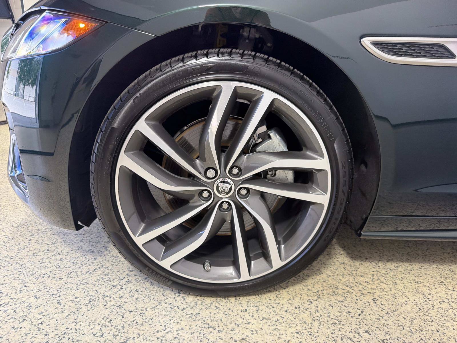 Certified 2024 Jaguar XF R-Dynamic SE AWD/4WD image 9