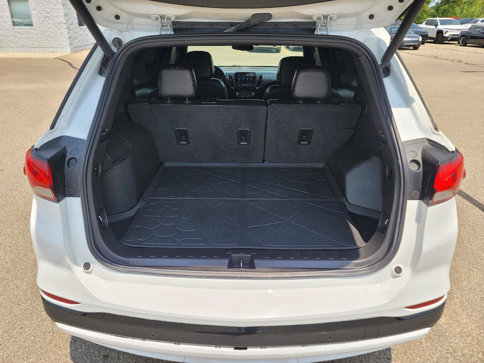 Used 2022 Chevrolet Equinox RS w/ RS Leather Package AWD/4WD image 7