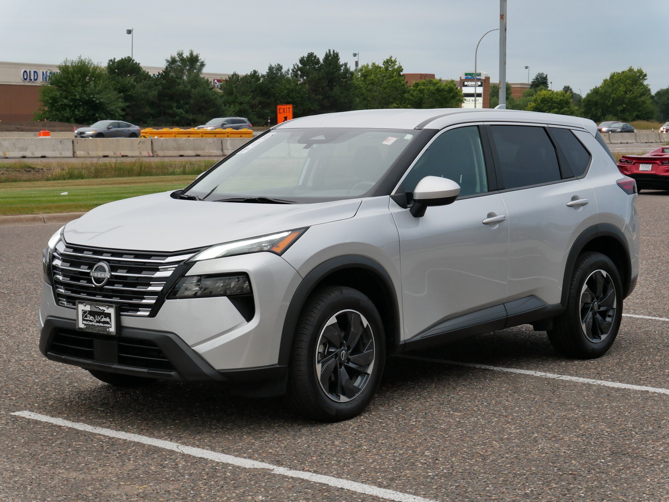 Used 2024 Nissan Rogue SV image 5