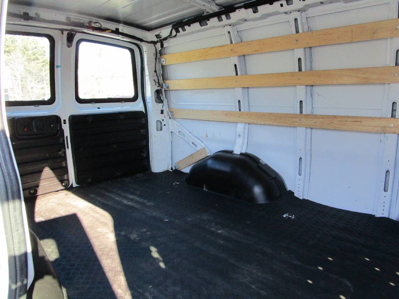 Used 2020 GMC Savana 2500 w/ Driver Convenience Package image 14