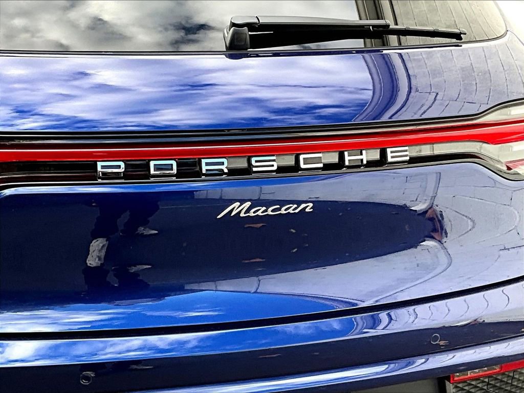 Used 2025 Porsche Macan image 33