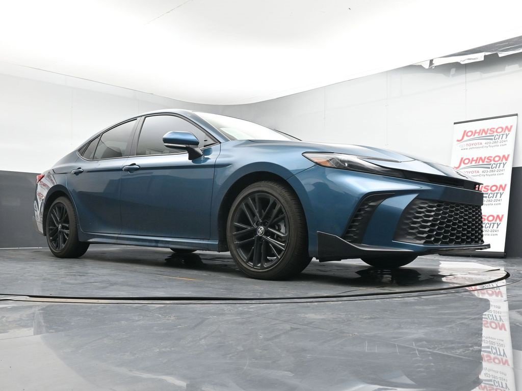 Used 2025 Toyota Camry SE w/ Convenience Package image 18