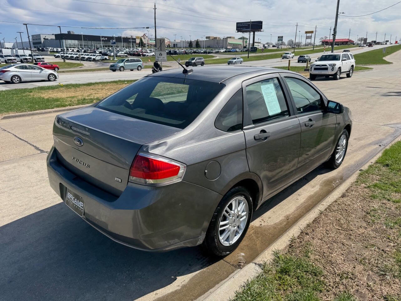 Used 2011 Ford Focus SE image 5