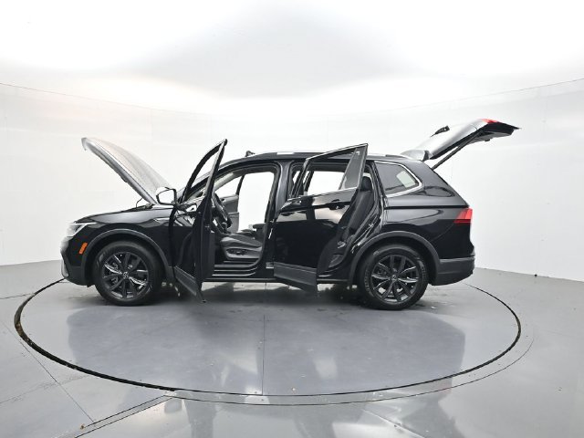 Used 2023 Volkswagen Tiguan SE FWD image 57