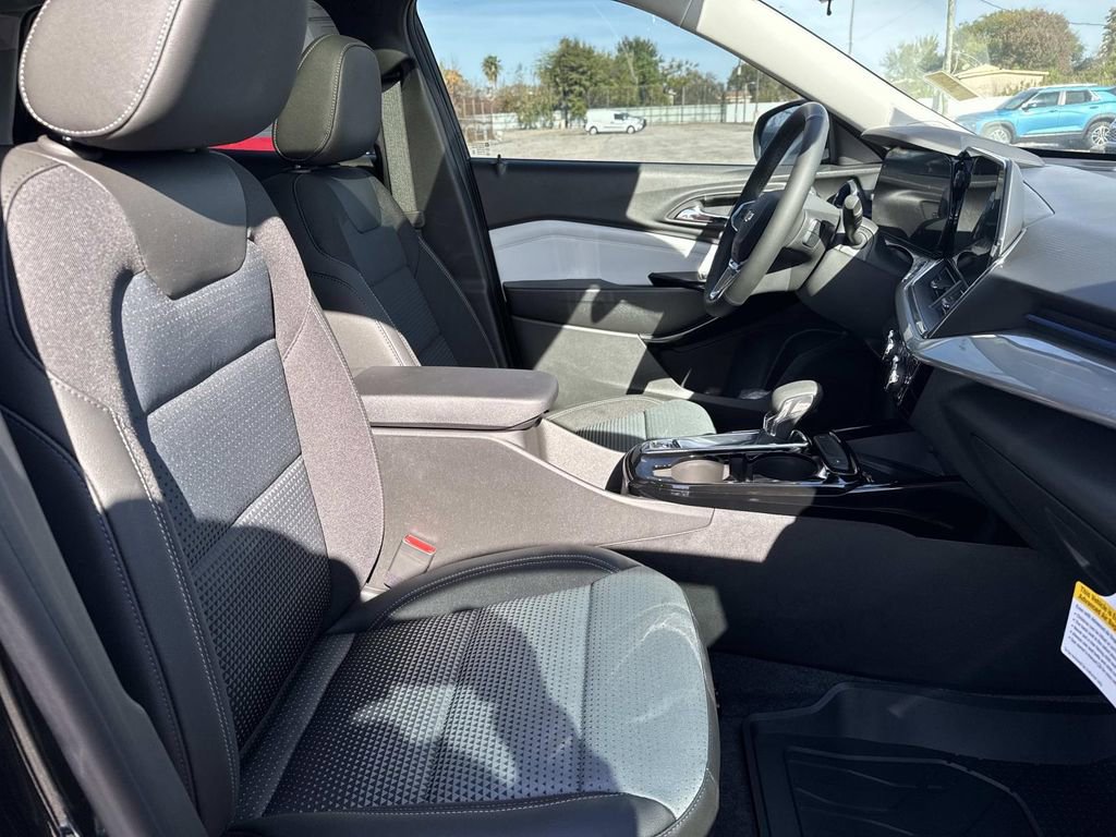 New 2026 Chevrolet Trax LT w/ Sunroof Package image 11