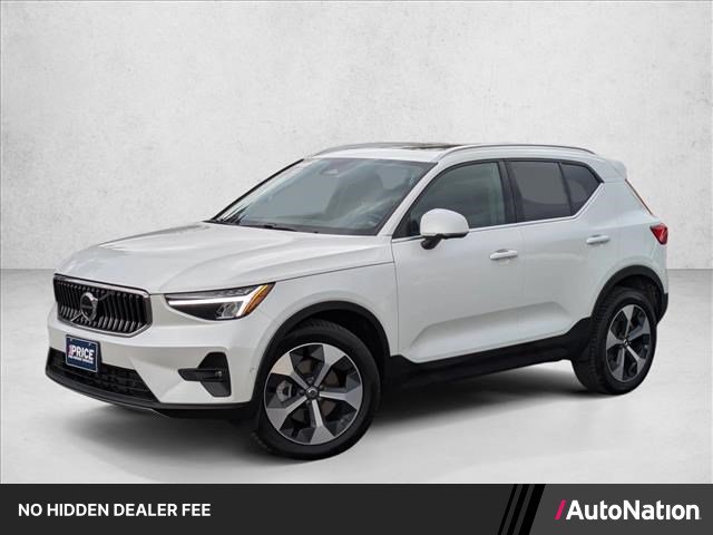 Used 2025 Volvo XC40 B5 Plus AWD/4WD image 1