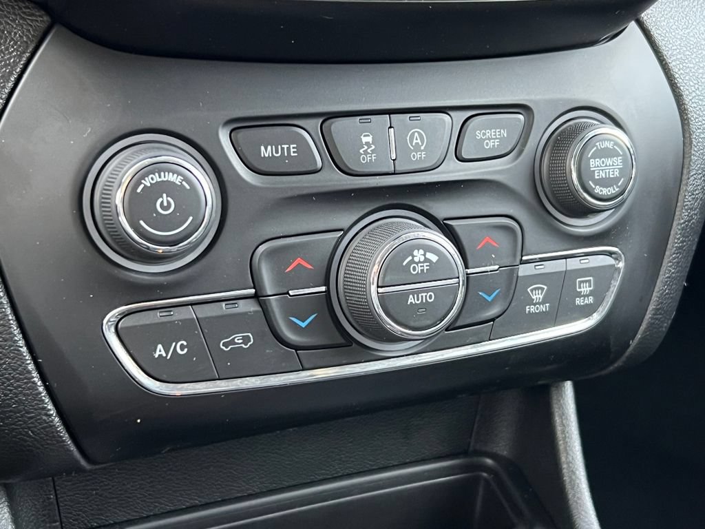 Used 2022 Jeep Cherokee Latitude Lux FWD image 30