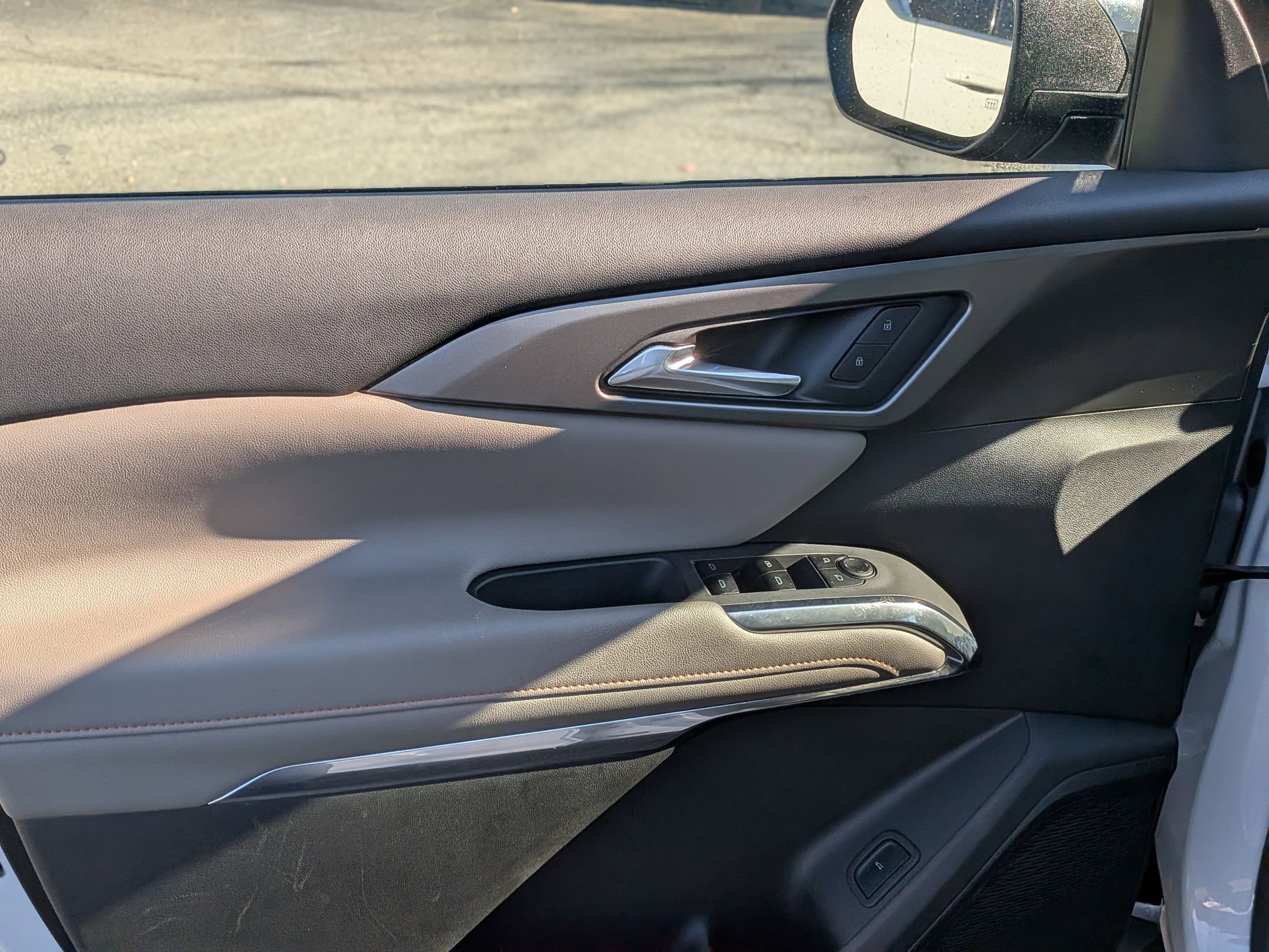 Used 2025 Chevrolet Traverse LT image 14