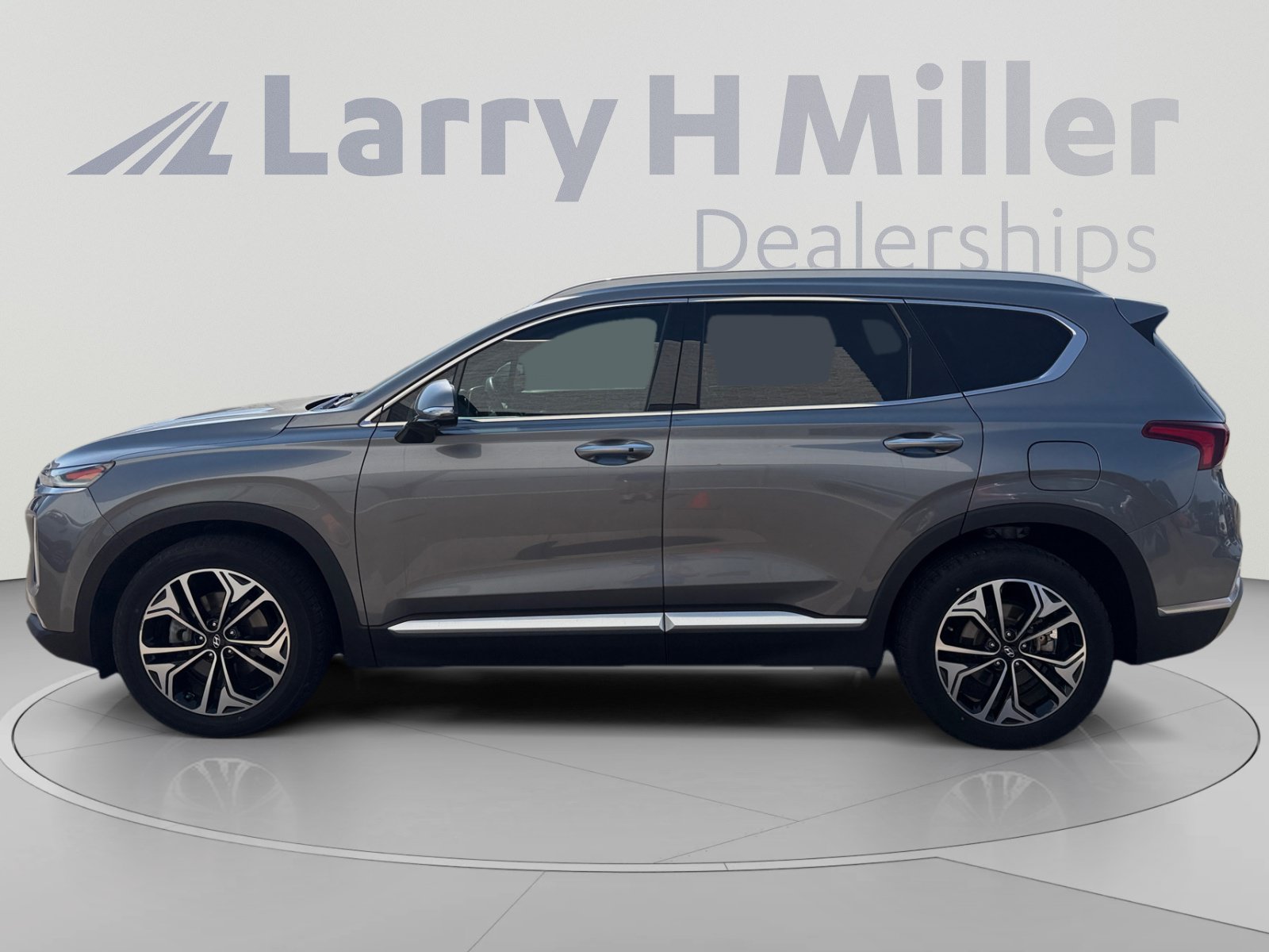 Used 2019 Hyundai Santa Fe FWD image 2