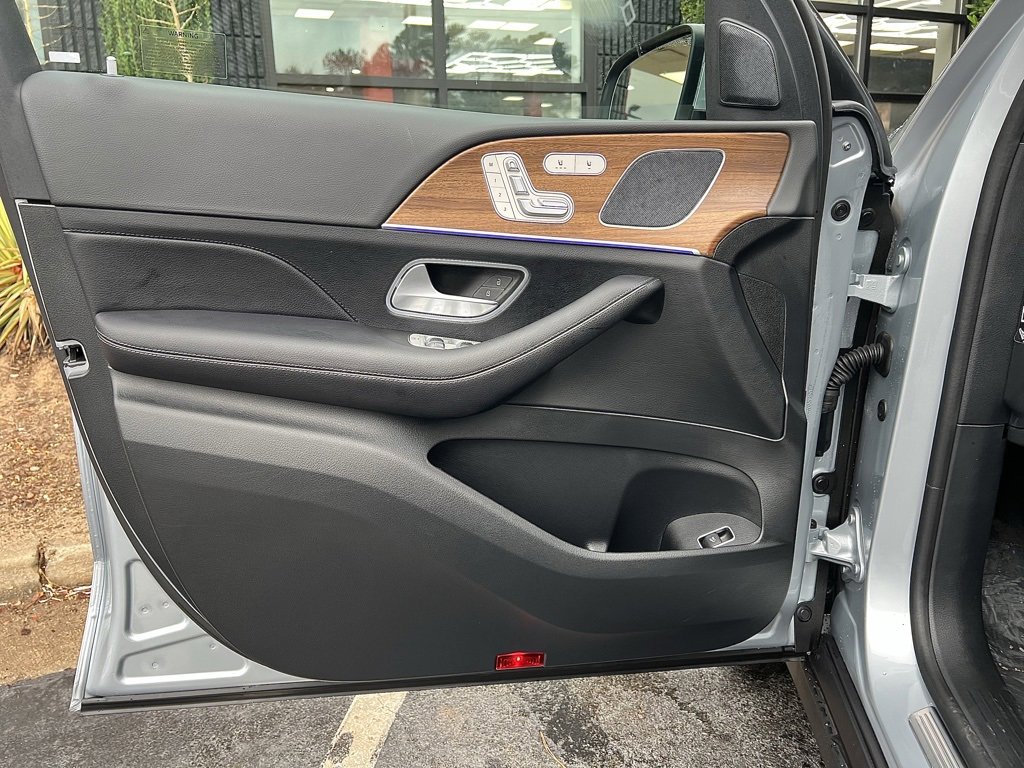 Used 2025 Mercedes-Benz GLE 350 4MATIC w/ Winter Package image 25