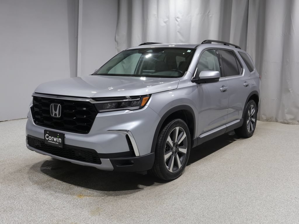Used 2025 Honda Pilot Touring image 7